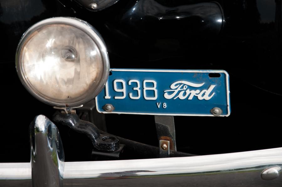  Ford DeLuxe 5-Window Coupe 1938 года  (фото 15 из 22)